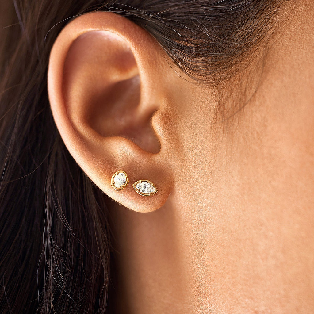 Oval Diamond Stud Earrings L63114