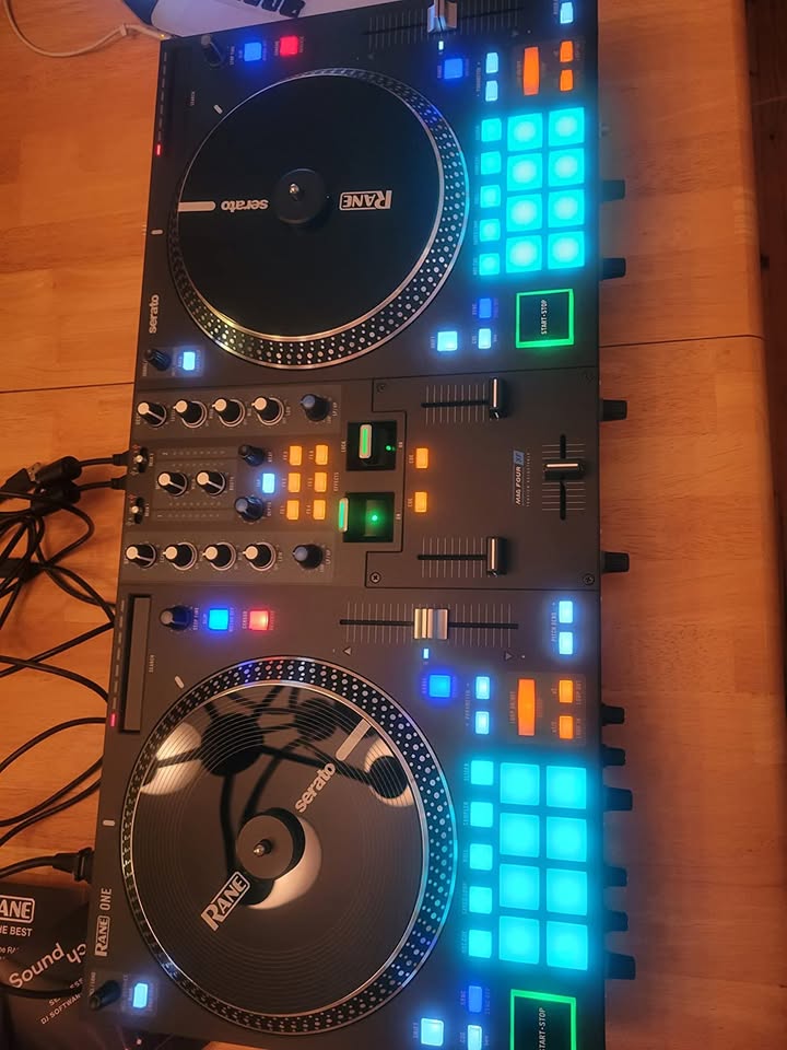 Complete DJ Set and DJ Controller with Integrated DJ Mixer P8069