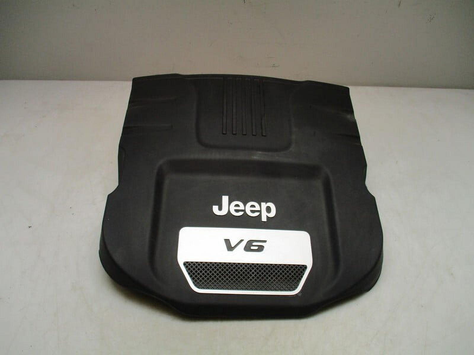 Pre-Owned Jeep Wrangler Engine Cover G666