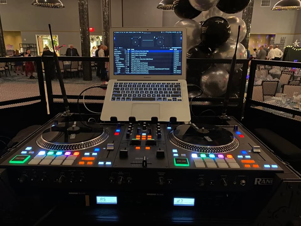 Complete DJ Set and DJ Controller with Integrated DJ Mixer P8069
