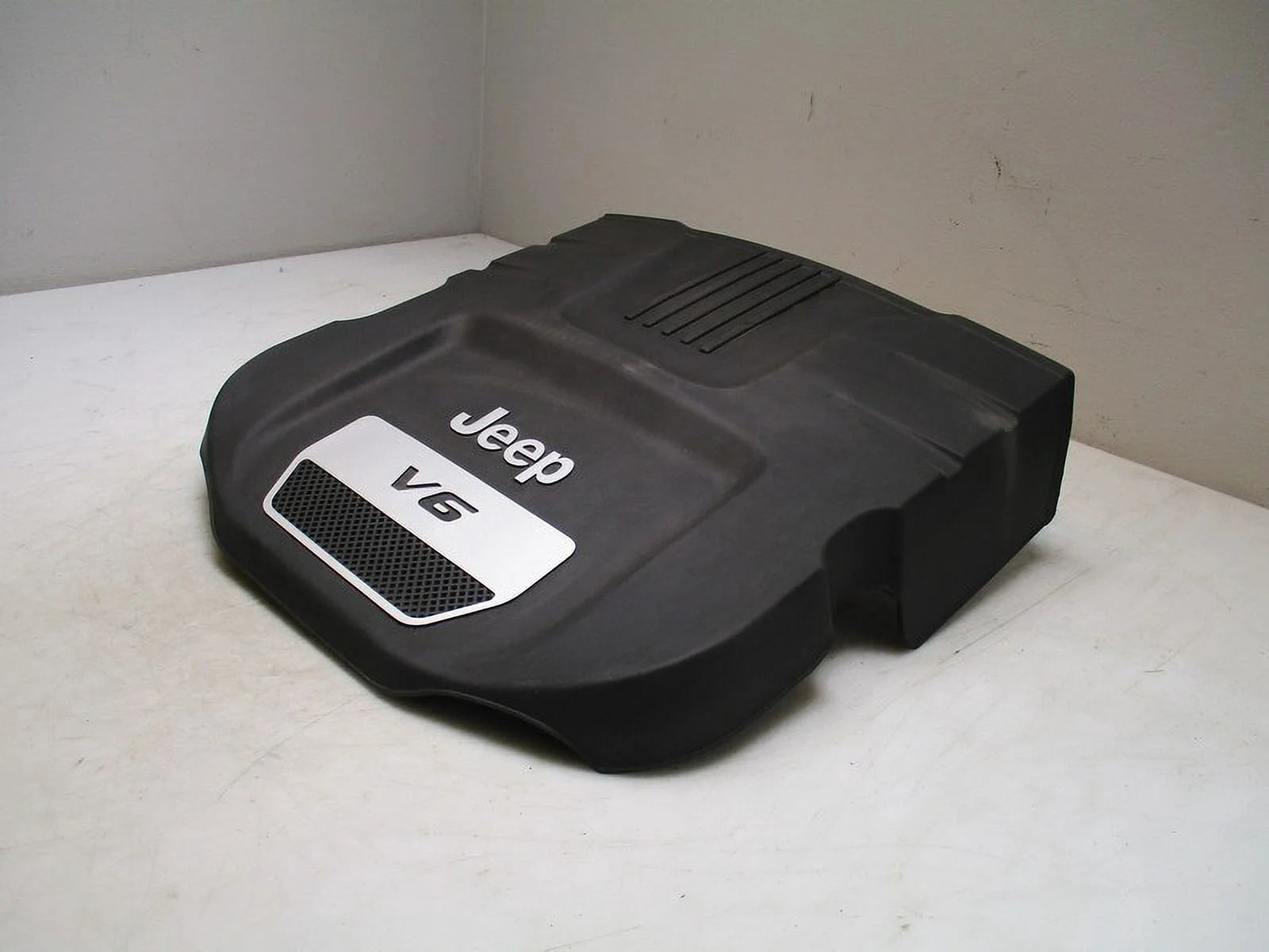 Pre-Owned Jeep Wrangler Engine Cover G666