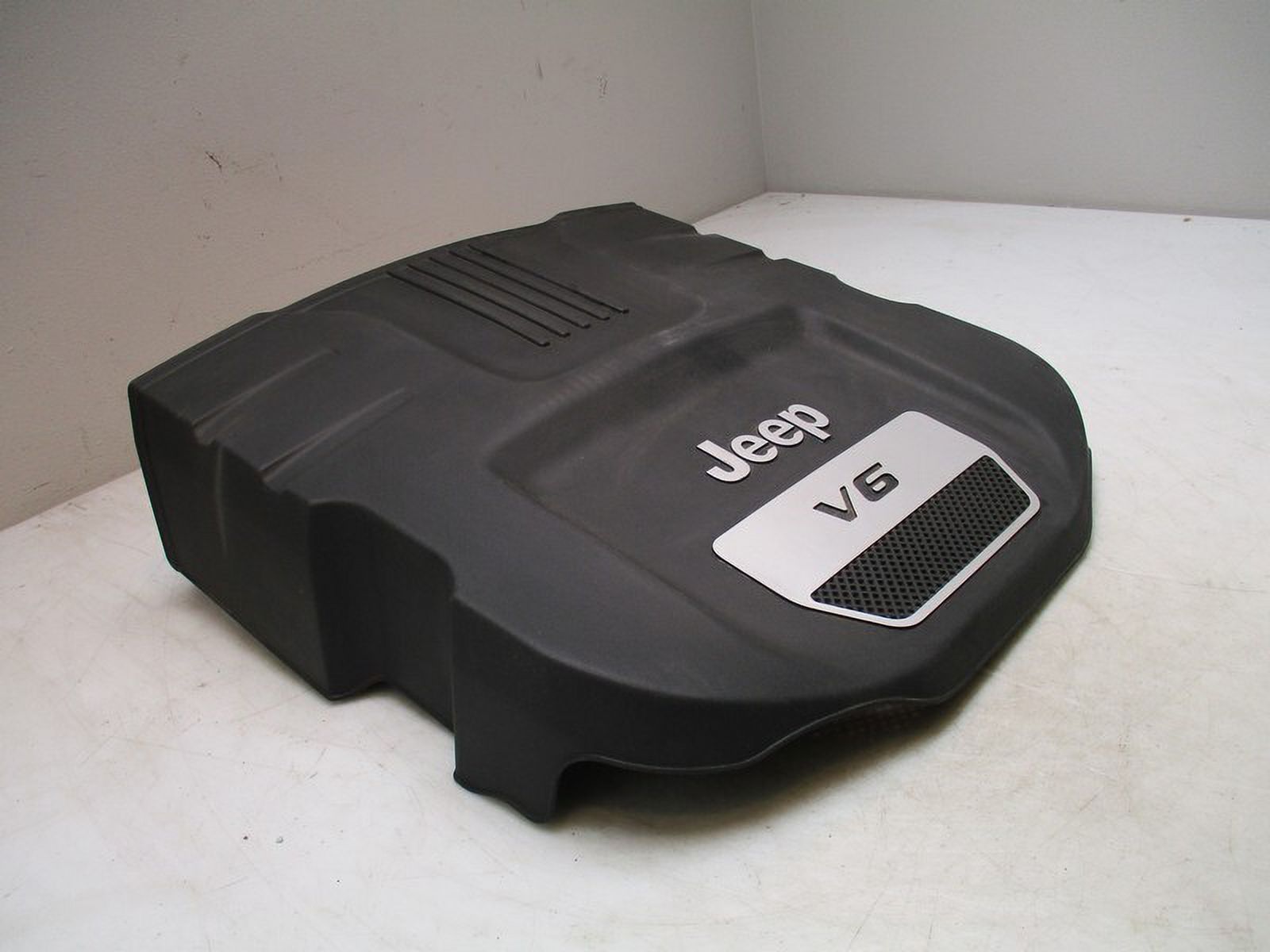 Pre-Owned Jeep Wrangler Engine Cover G666