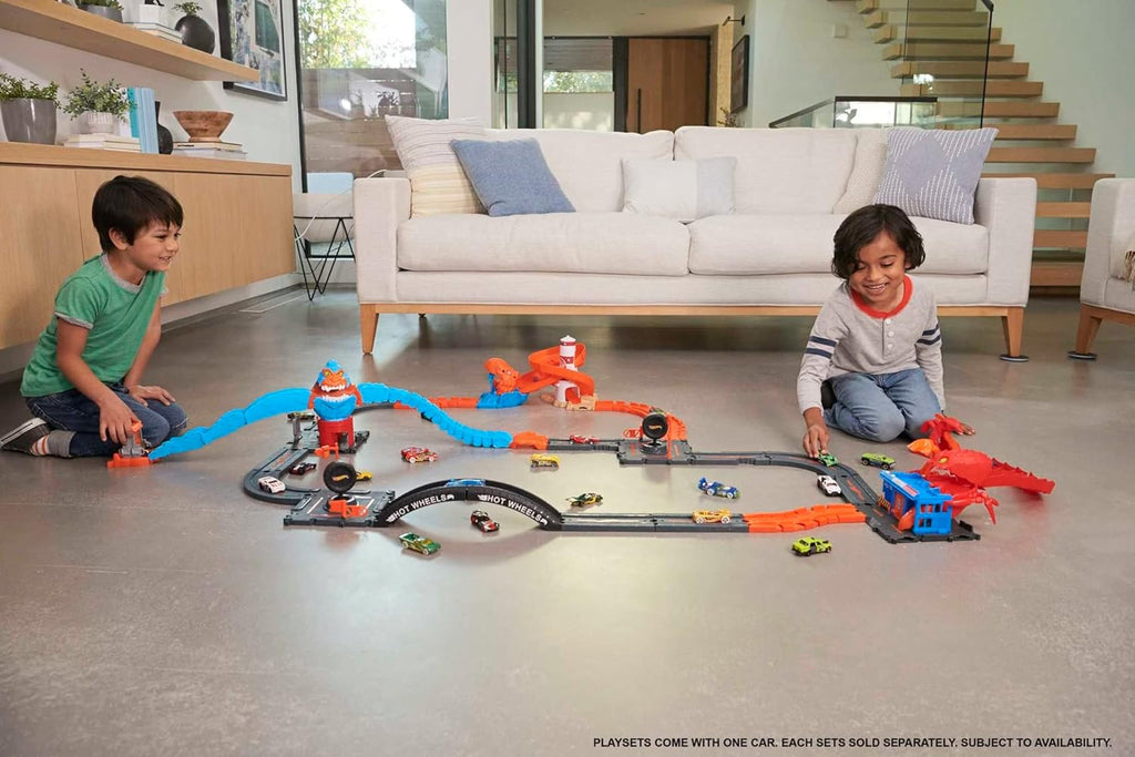 Hot Wheels Toy Car Track Set Playset & 1:64 Scale Vehicle Y23527