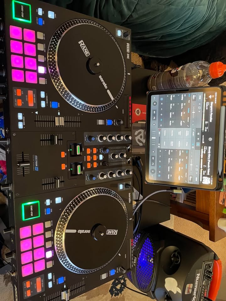 Complete DJ Set and DJ Controller with Integrated DJ Mixer P8069