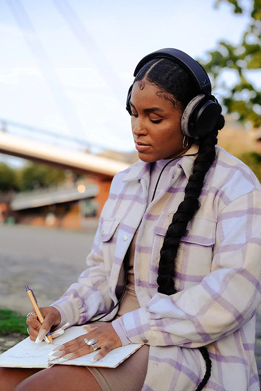 Closed-Back Studio Headphones Bundle with Detachable Cable, Headphone Splitter, Extension Cable U893