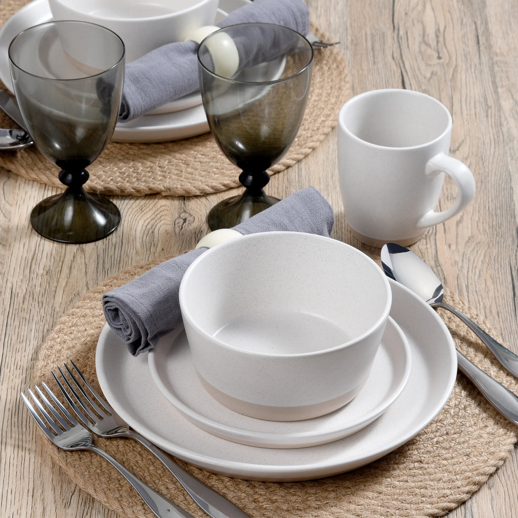 16-Piece Stoneware Dinnerware Set U672
