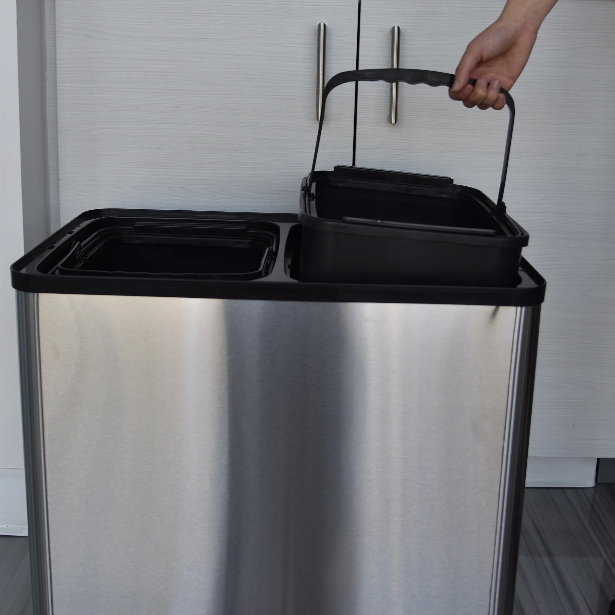 16 Gallon Stainless Steel Dual-Compartment Trash Can and Recycle Bin Q34599