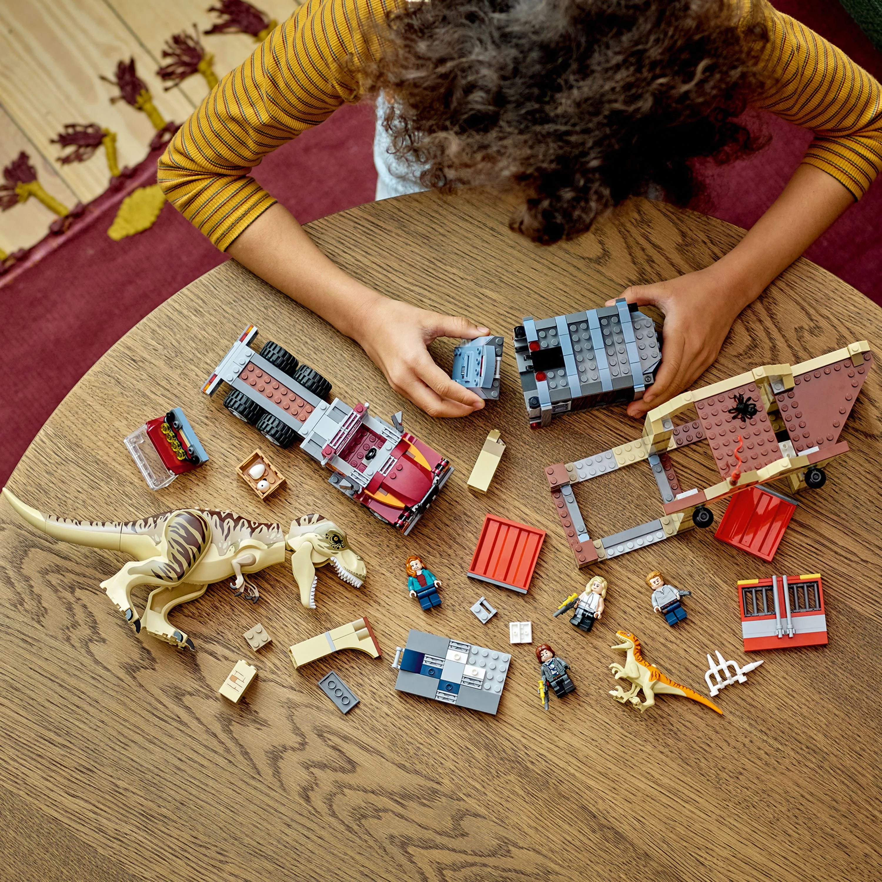 LEGO Jurassic World T. rex & Atrociraptor Dinosaur Breakout with 4 Minifigures O96931