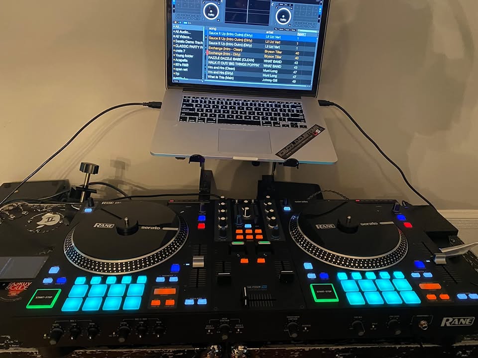 Complete DJ Set and DJ Controller with Integrated DJ Mixer P8069