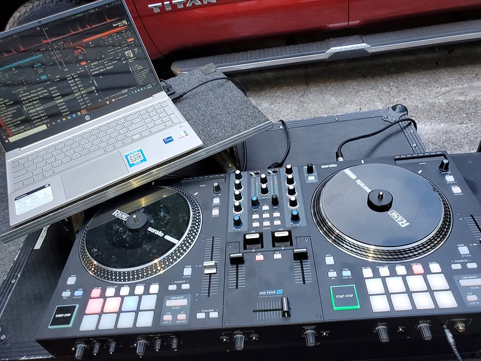 Complete DJ Set and DJ Controller with Integrated DJ Mixer P8069