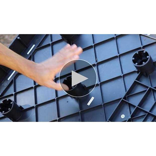 Plastic Dog Kennel with Air Vents and Elevated Floor S953065