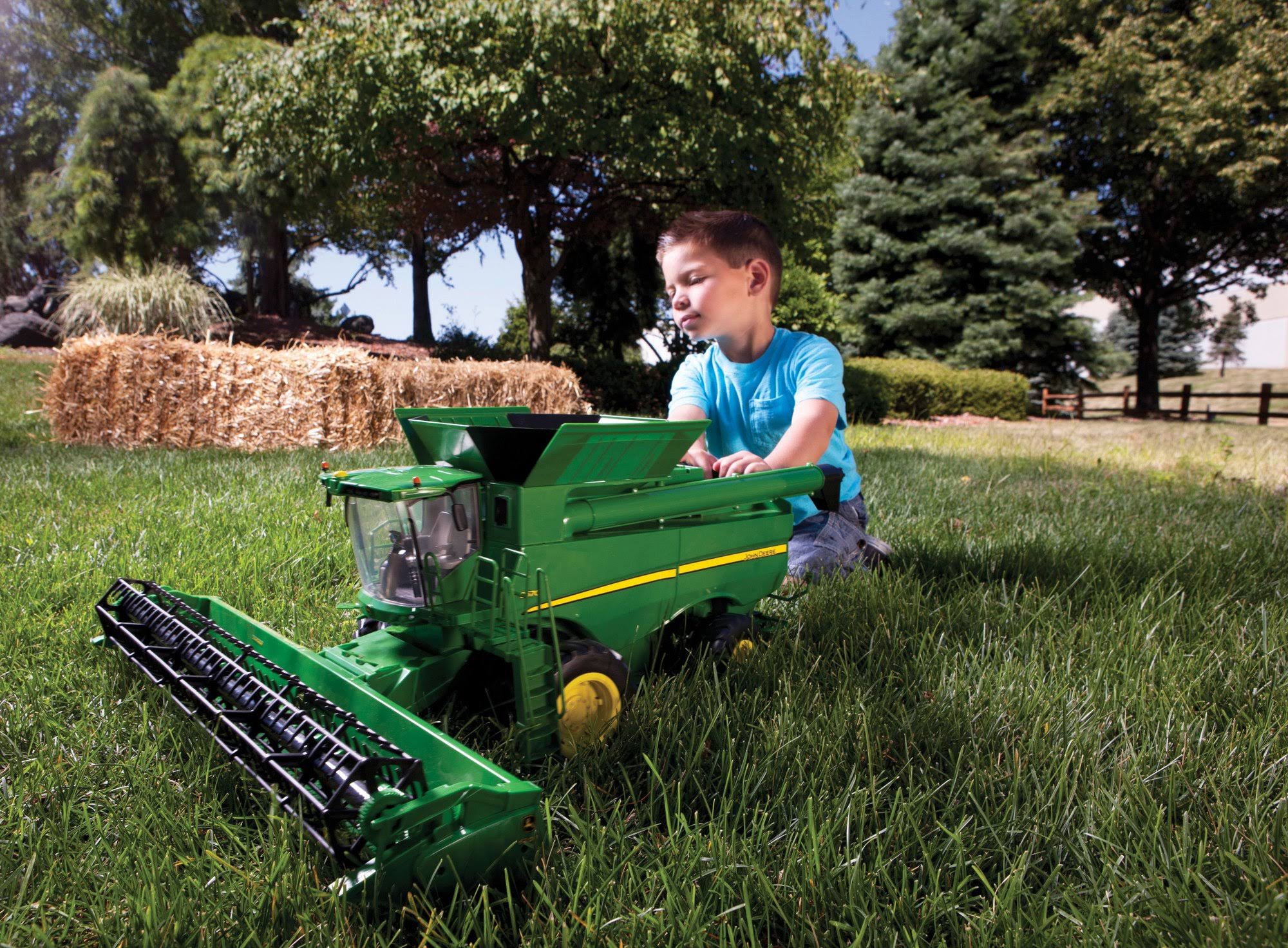 1:16 Scale S670 Combine Q76782