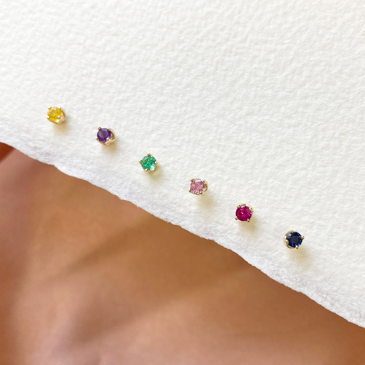 14K Gold Solitaire Studs Z860479