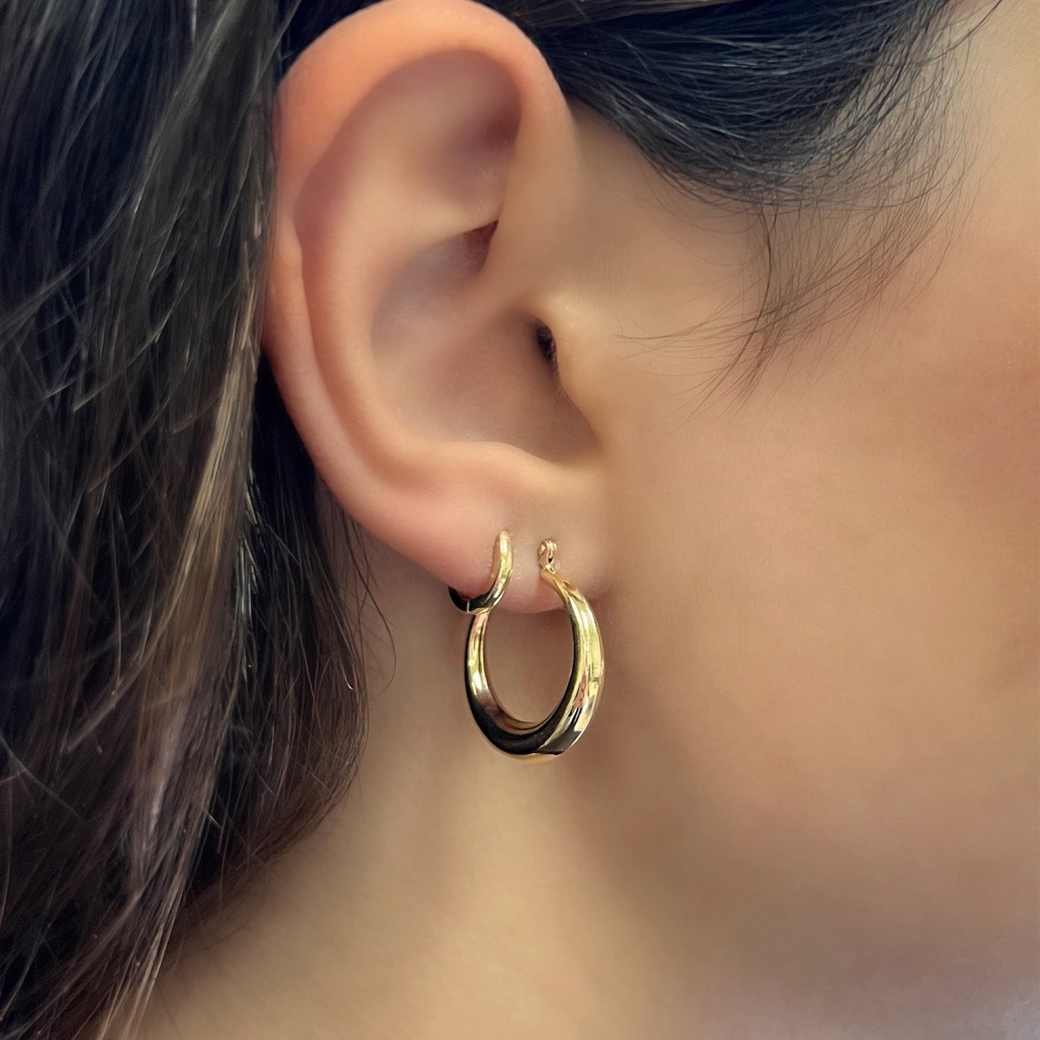 Tiny Huggie Earrings T4474