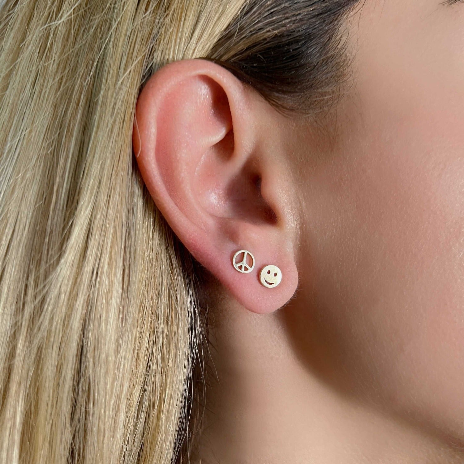 Peace Stud Earrings Y212