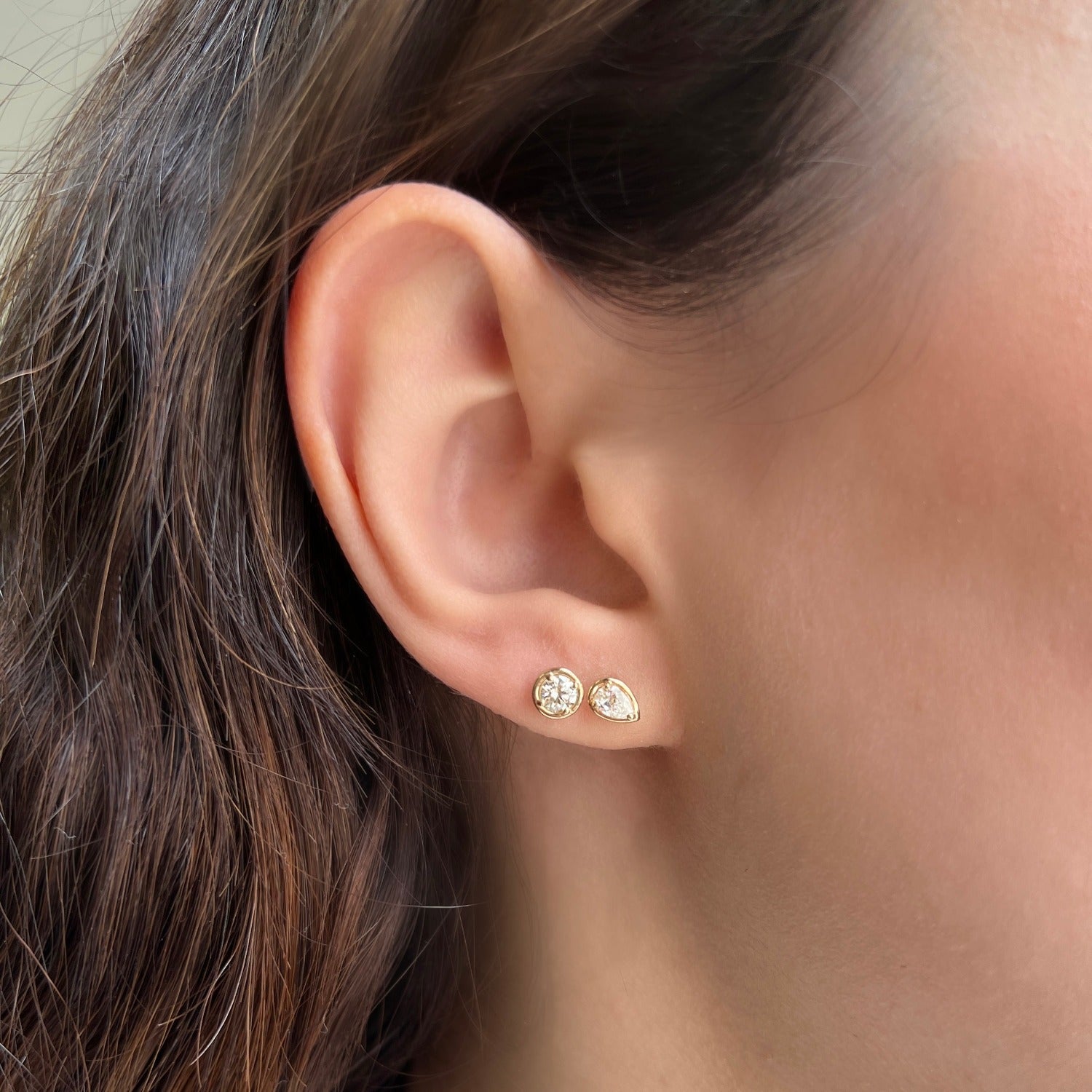 Pear Stud Earrings H2185